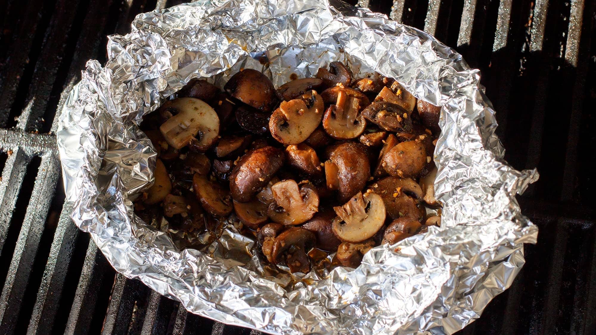 Gia vị ăn kiêng McCormick Grill Mates Garden Vegetable 88g (3.12 oz) - buttery grilled mushroom bundles
