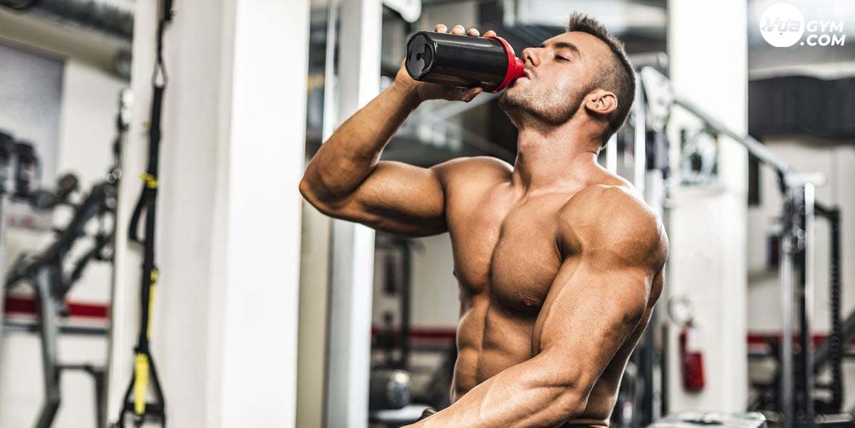 Đánh giá chi tiết sản phẩm Myprotein Whey Protein - young man drinking his proteins at the gym royalty free image 1607949801